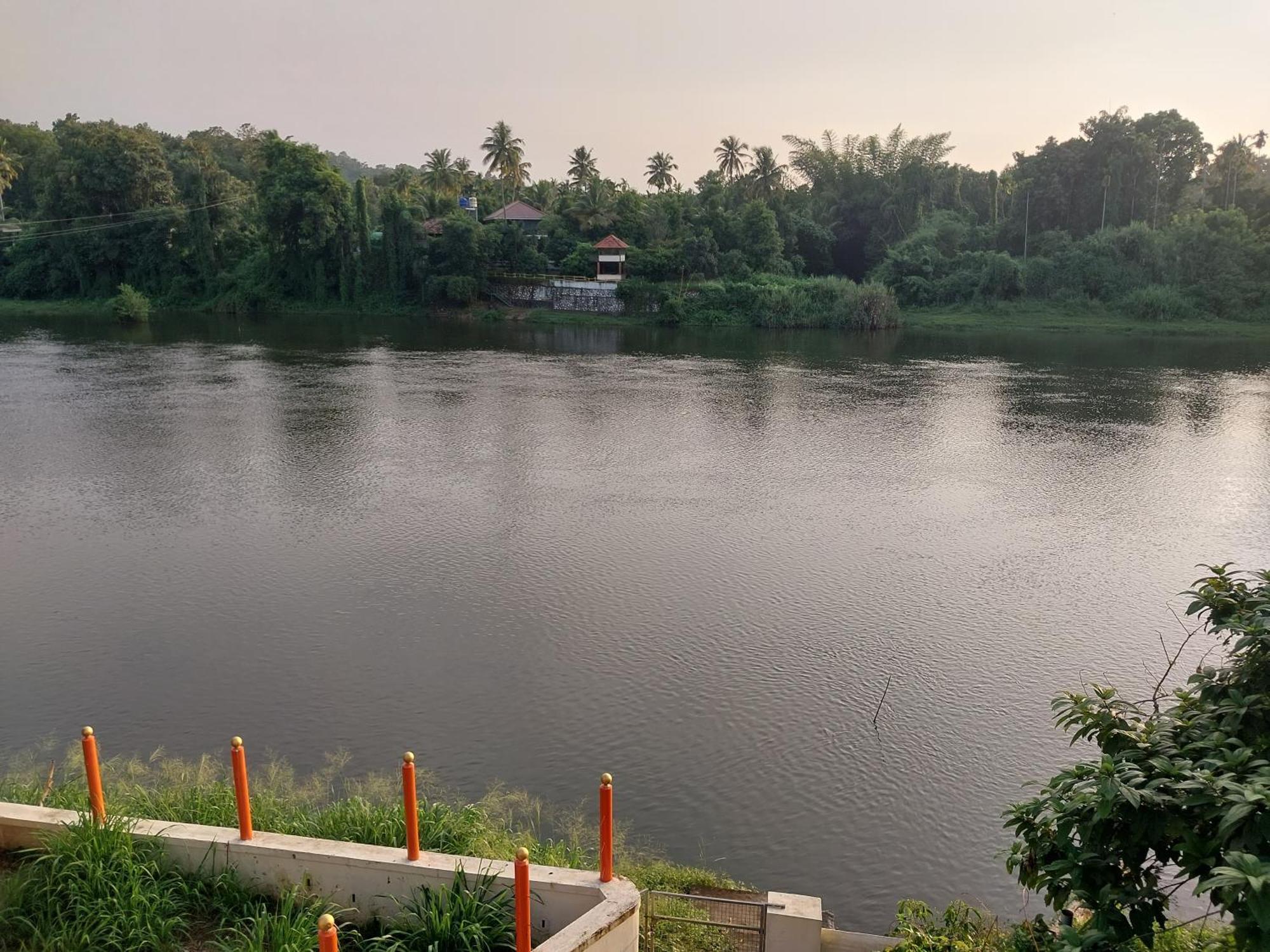 Stayberries River Rock Villa Athirapilly Kizhake Chālakudi Kültér fotó