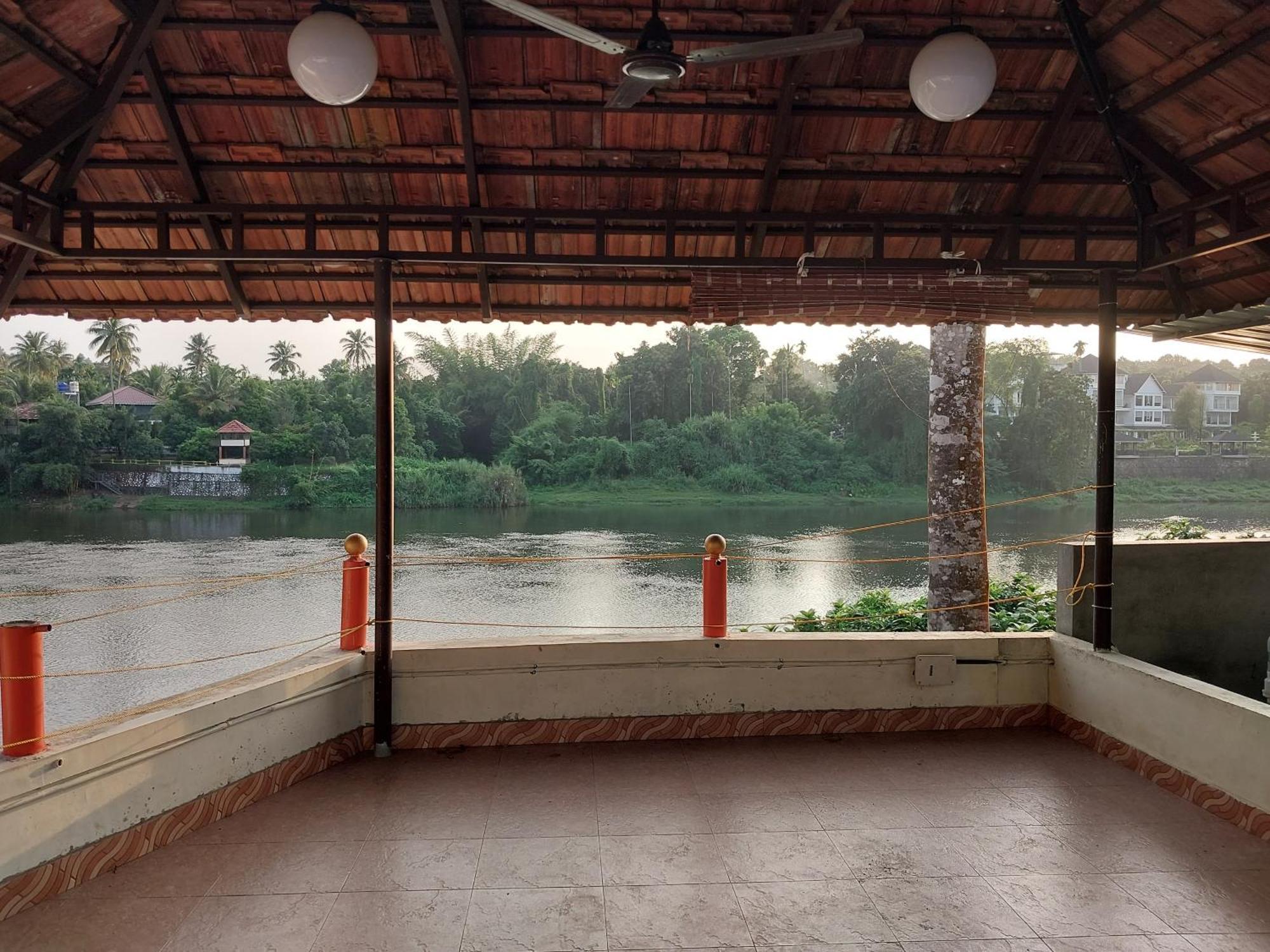 Stayberries River Rock Villa Athirapilly Kizhake Chālakudi Kültér fotó
